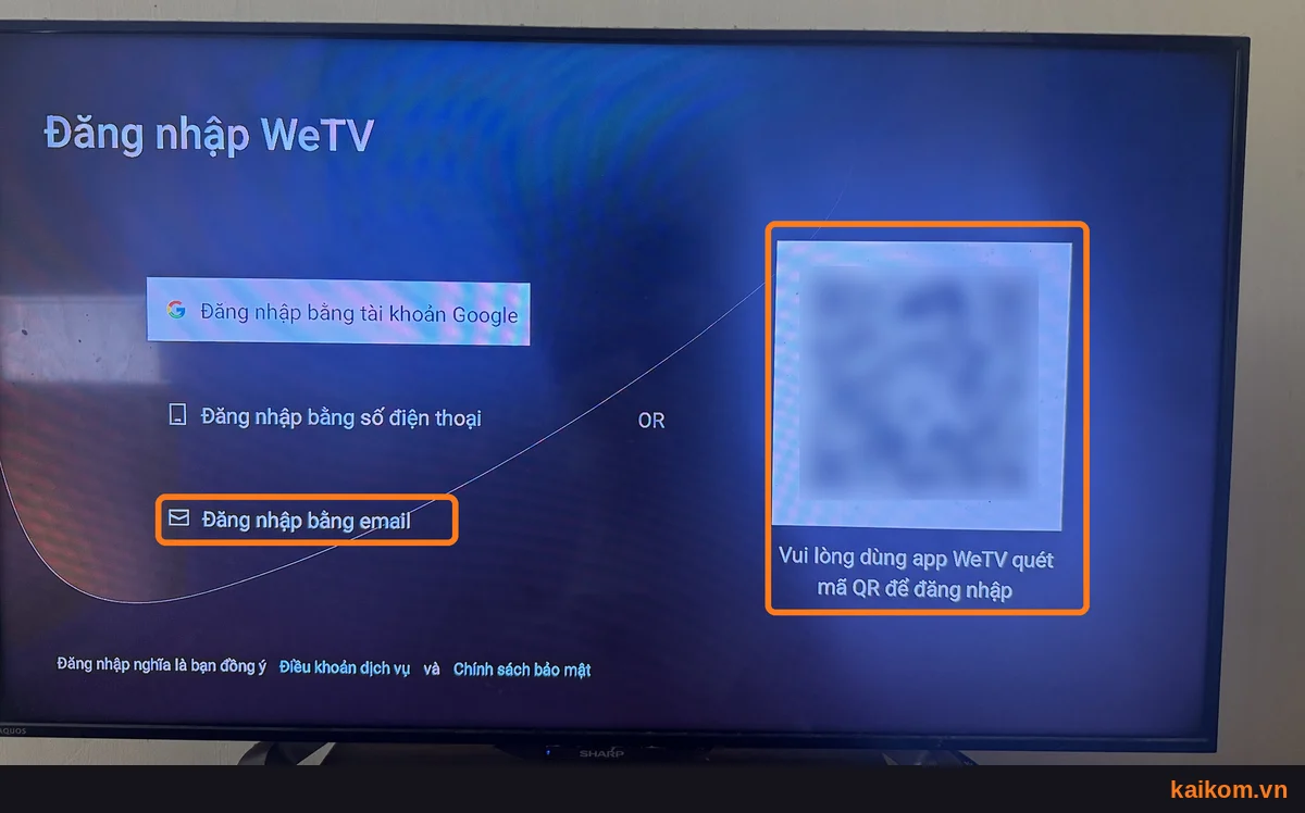 Màn hình Đăng nhập WeTV trên TV với lựa chọn đăng nhập bằng email và mã QR